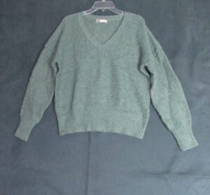 So Sweater Womens Large Green Knit V Neck Pullover Casual Cozy Long Sleeve